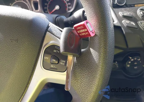 2013 Ford Fiesta Se z USA, uszkodzony, nr VIN 3FADP4BJ0DM218913